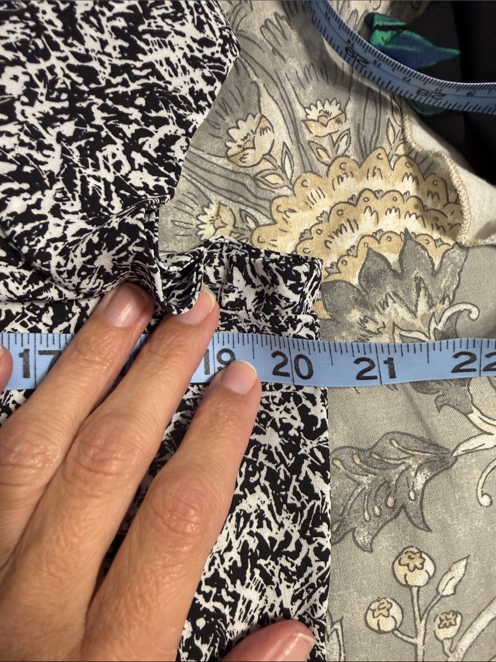 Express Black & White Lace-Trim Cap Sleeve Blouse - Picture 8 of 9